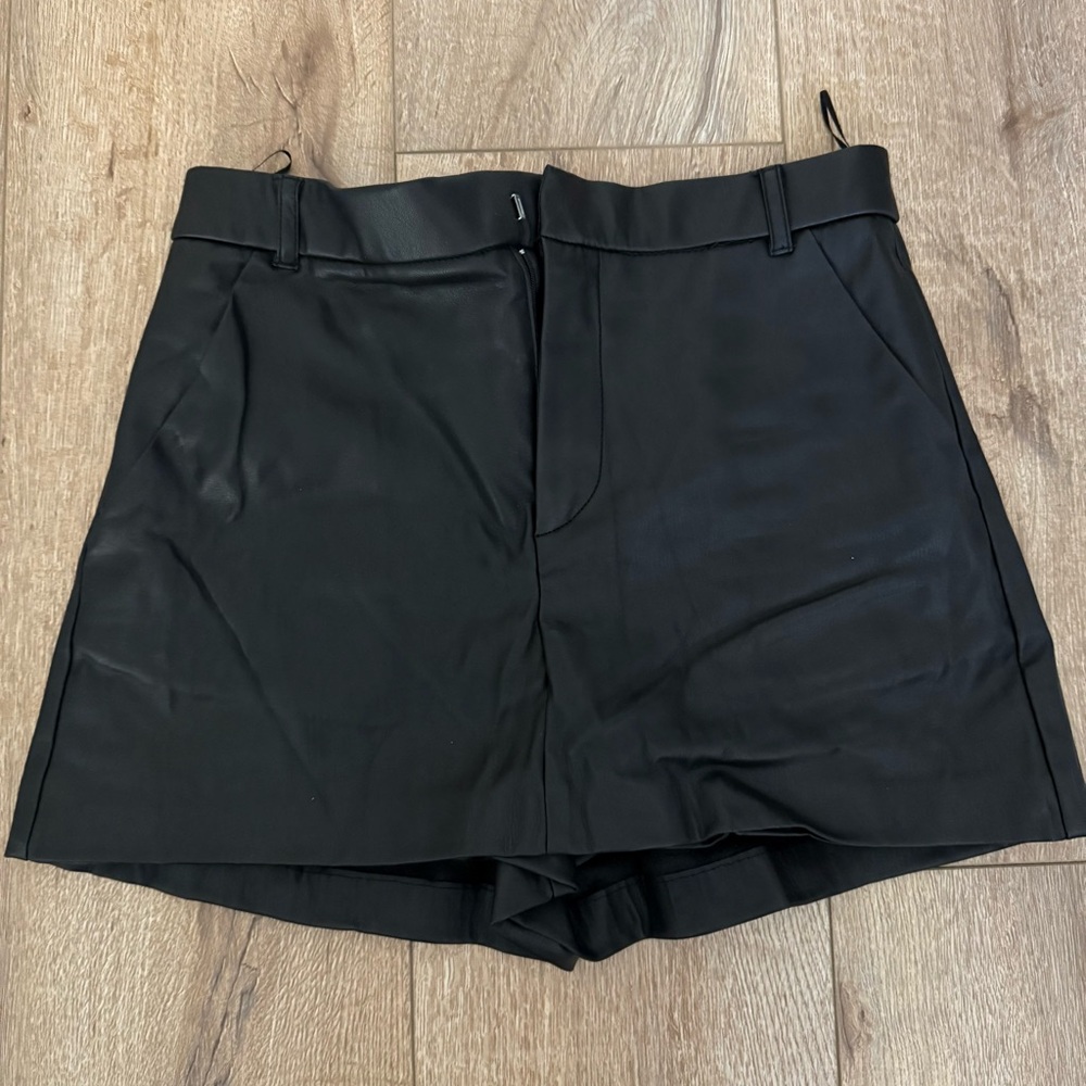 Zara Women's Black Skort